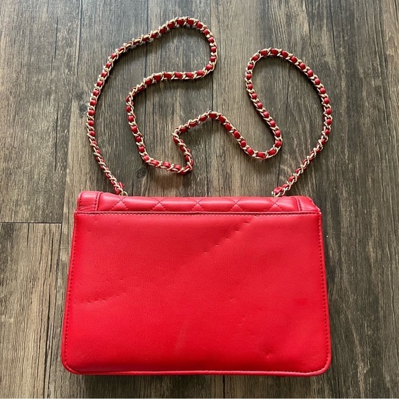 Forever 21 Red Quilted Square Crossbody Long Chain Strap Handbag Purse - Picture 12 of 12